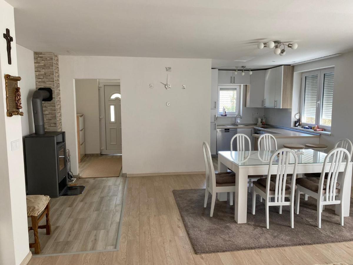 Apartman Potok Ливно Екстериор снимка